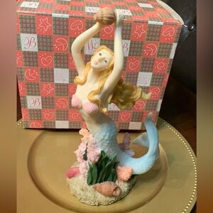 Herco Gift Professional Mermaid Holding Seashell Figurine 10" x 6"